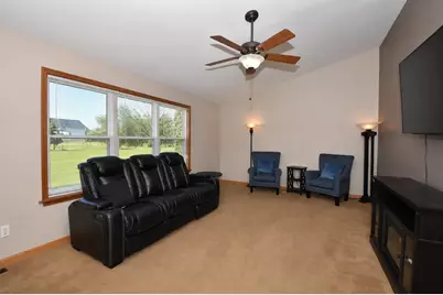 W142N9823  Amber Dr, Germantown, WI 53022 - Photo 11