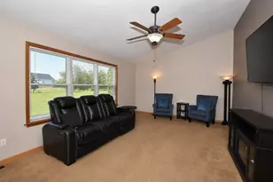 W142N9823 Amber Dr, Germantown, WI 53022 - Photo 11