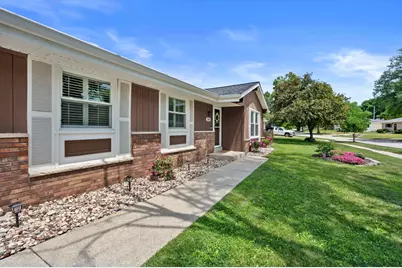 2040  Garland Ave, Waukesha, WI 53188 - Photo 9