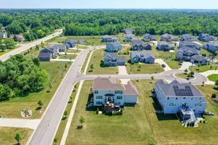 8735 S Bell Meadow Ct, Franklin, WI 53132 - Photo 45