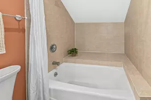 912 E Pleasant St, Milwaukee, WI 53202 - Photo 23