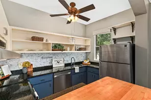 912 E Pleasant St, Milwaukee, WI 53202 - Photo 15