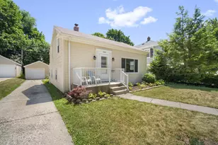 166 N 91st Pl, Milwaukee, WI 53226 - Photo 1
