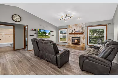 7071 S Cypress Ct, Franklin, WI 53132 - Photo 11