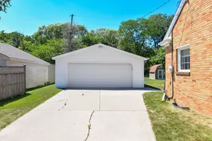 3933 S 69th St, Milwaukee, WI 53220 - Photo 41