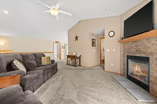 17740 W Jacob's Dr, New Berlin, WI 53146 - Photo 5