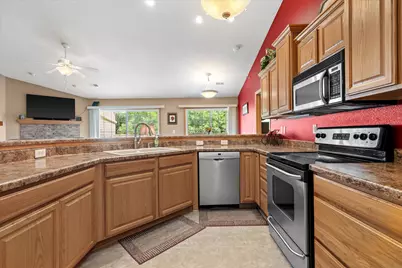 17740 W Jacobs Dr, New Berlin, WI 53146 - Photo 9