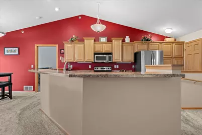 17740 W Jacobs Dr, New Berlin, WI 53146 - Photo 7