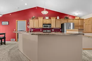 17740 W Jacob's Dr, New Berlin, WI 53146 - Photo 7
