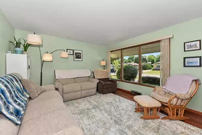 7530 S Quincy Ave, Oak Creek, WI 53154 - Photo 5