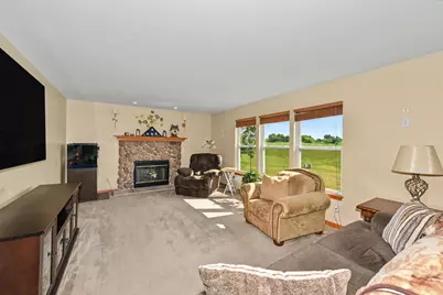 7916  Whitetail Dr, Racine, WI 53406 - Photo 15