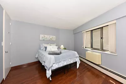 1919 N Summit Ave #1C, Milwaukee, WI 53202 - Photo 9