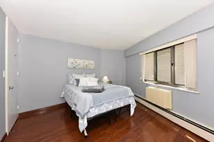 1919 N Summit Ave, Milwaukee, WI 53202 - Photo 9