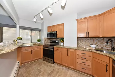 1919 N Summit Ave #1C, Milwaukee, WI 53202 - Photo 5