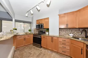 1919 N Summit Ave, Milwaukee, WI 53202 - Photo 5