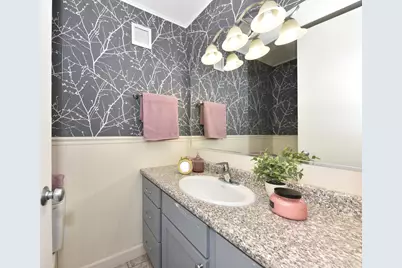 1919 N Summit Ave #1C, Milwaukee, WI 53202 - Photo 11