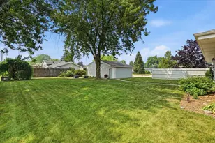 545 E Estates Pl, Oak Creek, WI 53154 - Photo 39