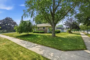 545 E Estates Pl, Oak Creek, WI 53154 - Photo 43