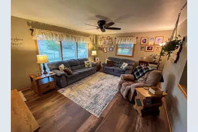 545 E Estates Pl, Oak Creek, WI 53154 - Photo 5