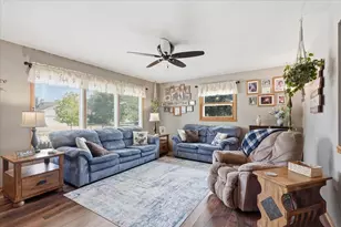 545 E Estates Pl, Oak Creek, WI 53154 - Photo 5