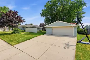 545 E Estates Pl, Oak Creek, WI 53154 - Photo 41