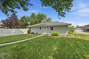 545 E Estates Pl, Oak Creek, WI 53154 - Photo 37