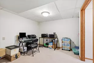 545 E Estates Pl, Oak Creek, WI 53154 - Photo 31