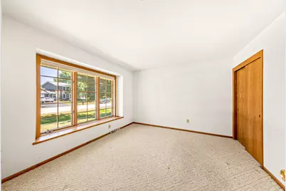 8899 S Patricia Blvd, Oak Creek, WI 53154 - Photo 9
