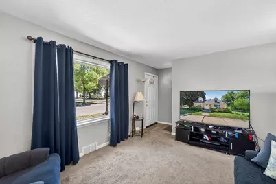 8601 W Melvina St, Milwaukee, WI 53222 - Photo 9