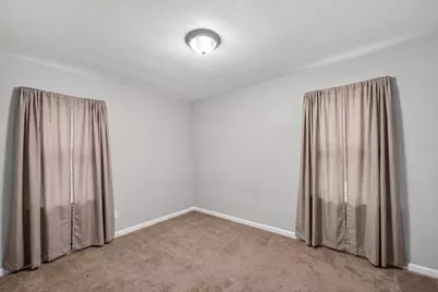 8601 W Melvina St, Milwaukee, WI 53222 - Photo 15