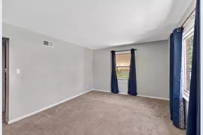 8601 W Melvina St, Milwaukee, WI 53222 - Photo 7
