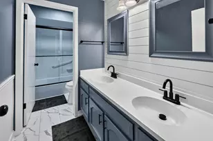 2101 Chateau Ct, Grafton, WI 53024 - Photo 13