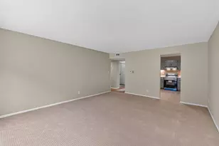 2101 Chateau Ct, Grafton, WI 53024 - Photo 7