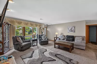 191  Bur Oak Ln #B, Grafton, WI 53024 - Photo 5