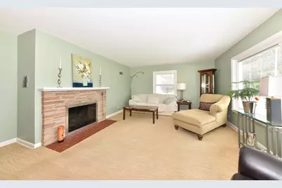 211 E Alta Loma Cir, Thiensville, WI 53092 - Photo 3