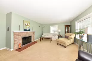 211 E Alta Loma Cir, Thiensville, WI 53092 - Photo 3