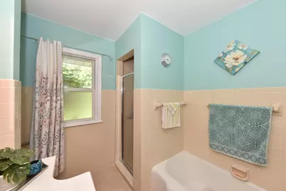 211 E Alta Loma Cir, Thiensville, WI 53092 - Photo 15