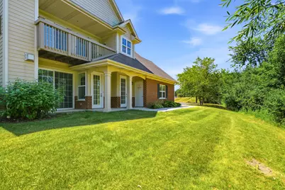 2660 W Colonial Woods Dr, Oak Creek, WI 53154 - Photo 23