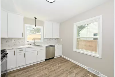 1020 S 111th St, West Allis, WI 53214 - Photo 7