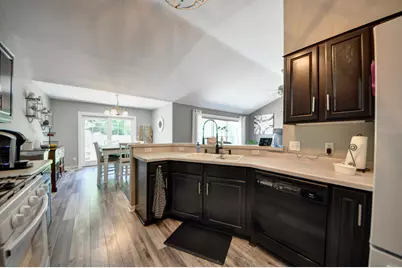 6988 W Southview Dr, Franklin, WI 53132 - Photo 7