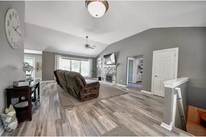 6988 W Southview Dr, Franklin, WI 53132 - Photo 5