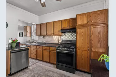 436 N 7th St, Manitowoc, WI 54220 - Photo 7