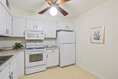 1906 E Shorewood Blvd #163, Shorewood, WI 53211 - Photo 7