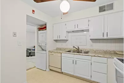 1906 E Shorewood Blvd #163, Shorewood, WI 53211 - Photo 9