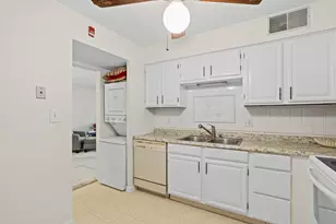 1906 E Shorewood Blvd, Shorewood, WI 53211 - Photo 9