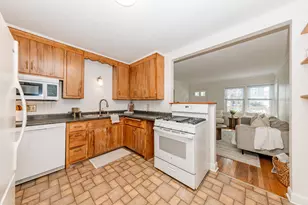3269 N Oakland Ave, Milwaukee, WI 53211 - Photo 9