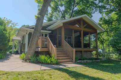 2712  Nagawicka Ave, Delafield, WI 53018 - Photo 1