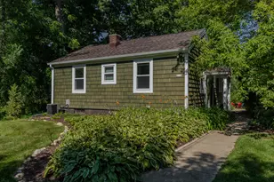 2712 Nagawicka Ave, Delafield, WI 53018 - Photo 3