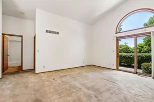 101 E Sutton Pl, Waukesha, WI 53188 - Photo 11