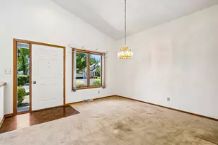 101 E Sutton Pl, Waukesha, WI 53188 - Photo 9